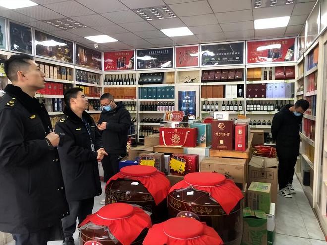 涪城區(qū)市場(chǎng)監(jiān)管局開(kāi)展節(jié)前白酒市場(chǎng)專項(xiàng)整治行動(dòng)